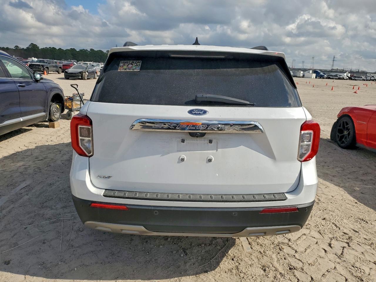 Ford Explorer Xlt Image 7