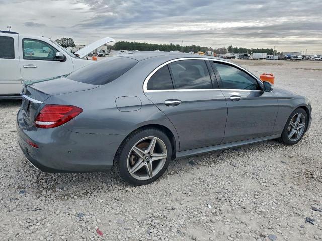 Mercedes-Benz E-Class 300 Image 2