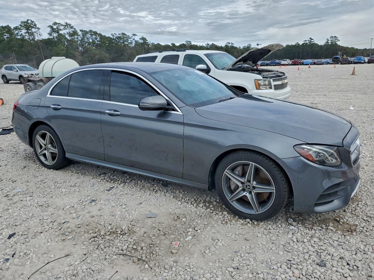 Mercedes-Benz E-Class 300 Image 5