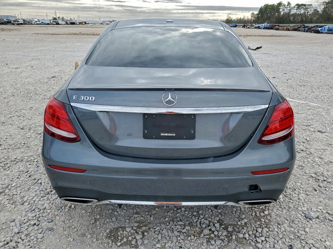 Mercedes-Benz E-Class 300 Image 8