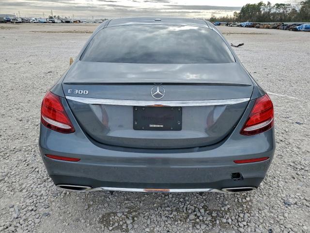 Mercedes-Benz E-Class 300 Image 8