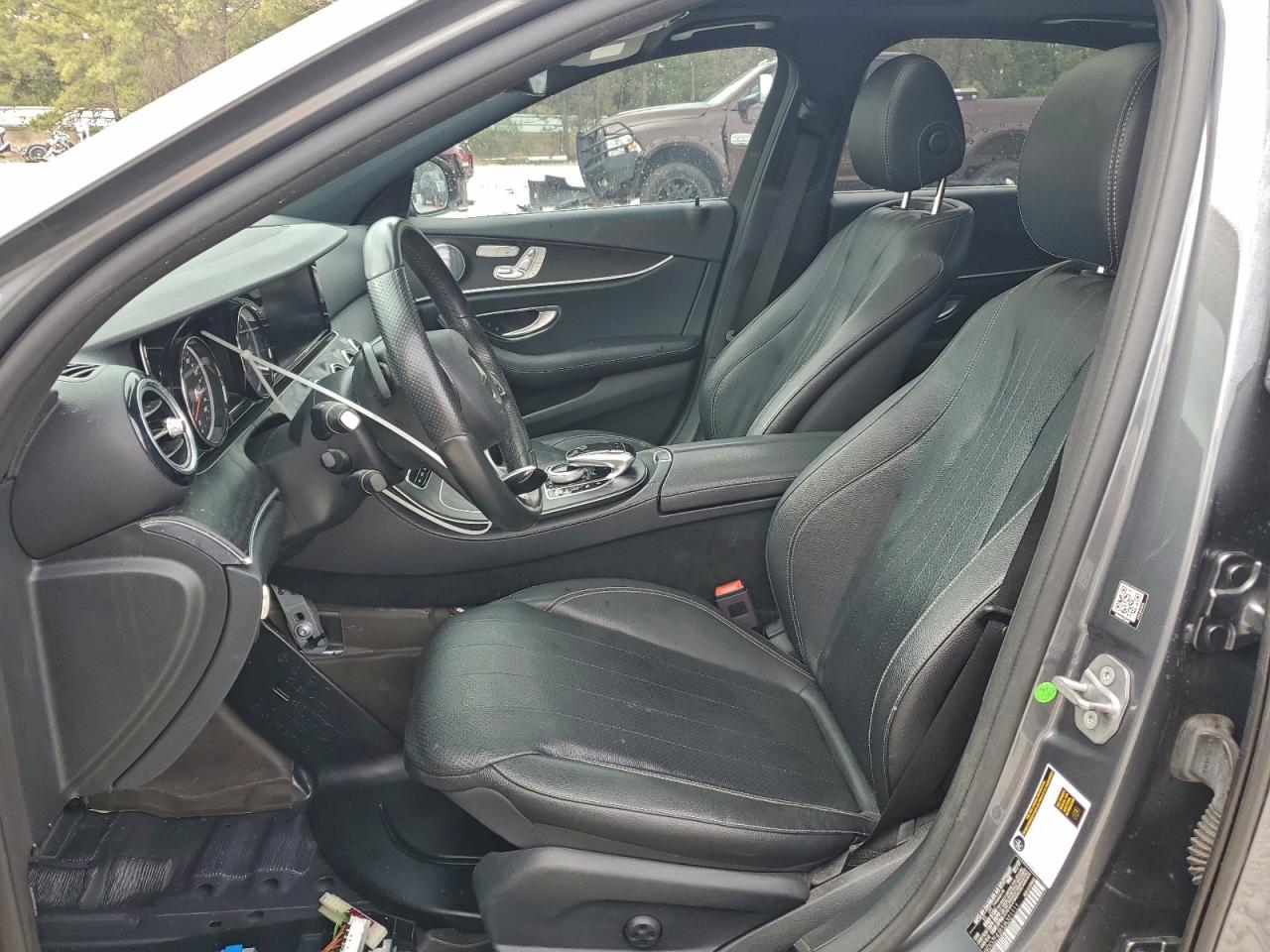 Mercedes-Benz E-Class 300 Image 6