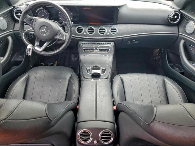 Mercedes-Benz E-Class 300 Image 4