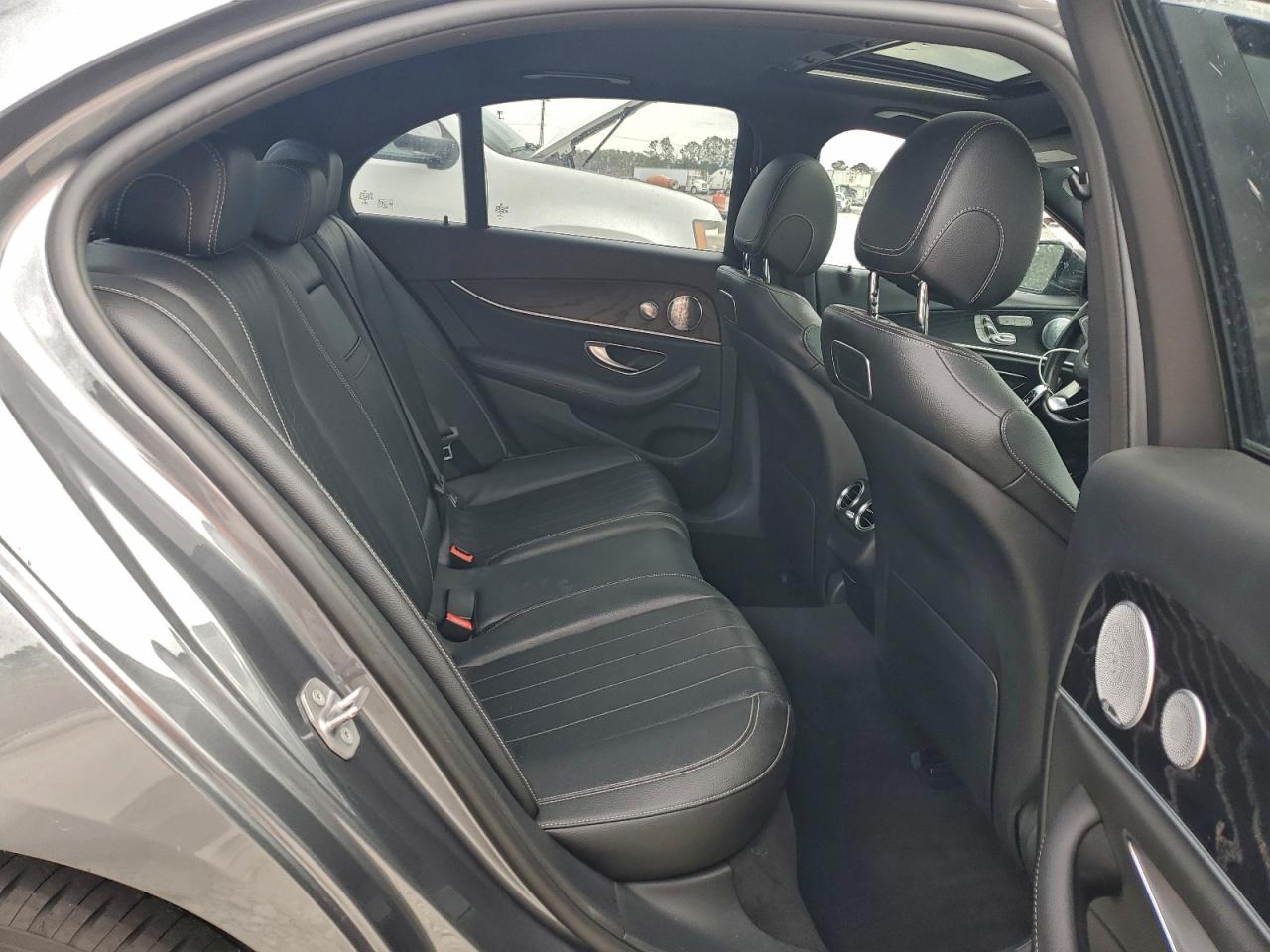 Mercedes-Benz E-Class 300 Image 9