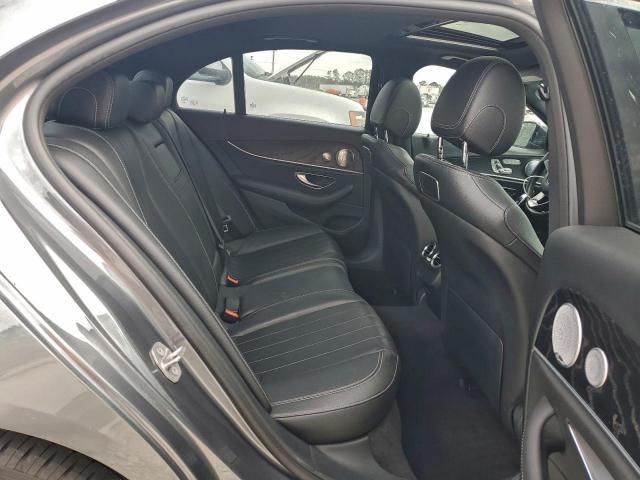 Mercedes-Benz E-Class 300 Image 9