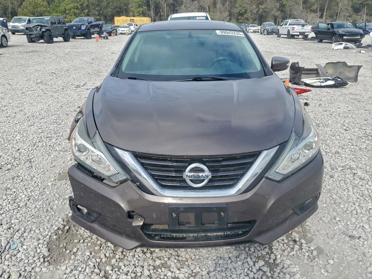 Nissan Altima 2.5 Image 8
