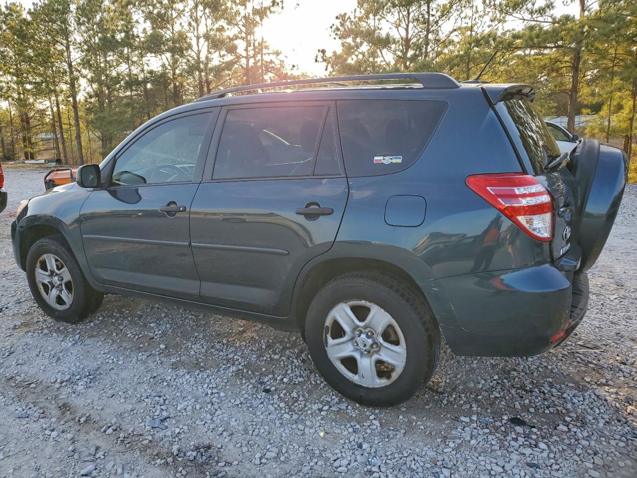 Toyota RAV4 Image 11