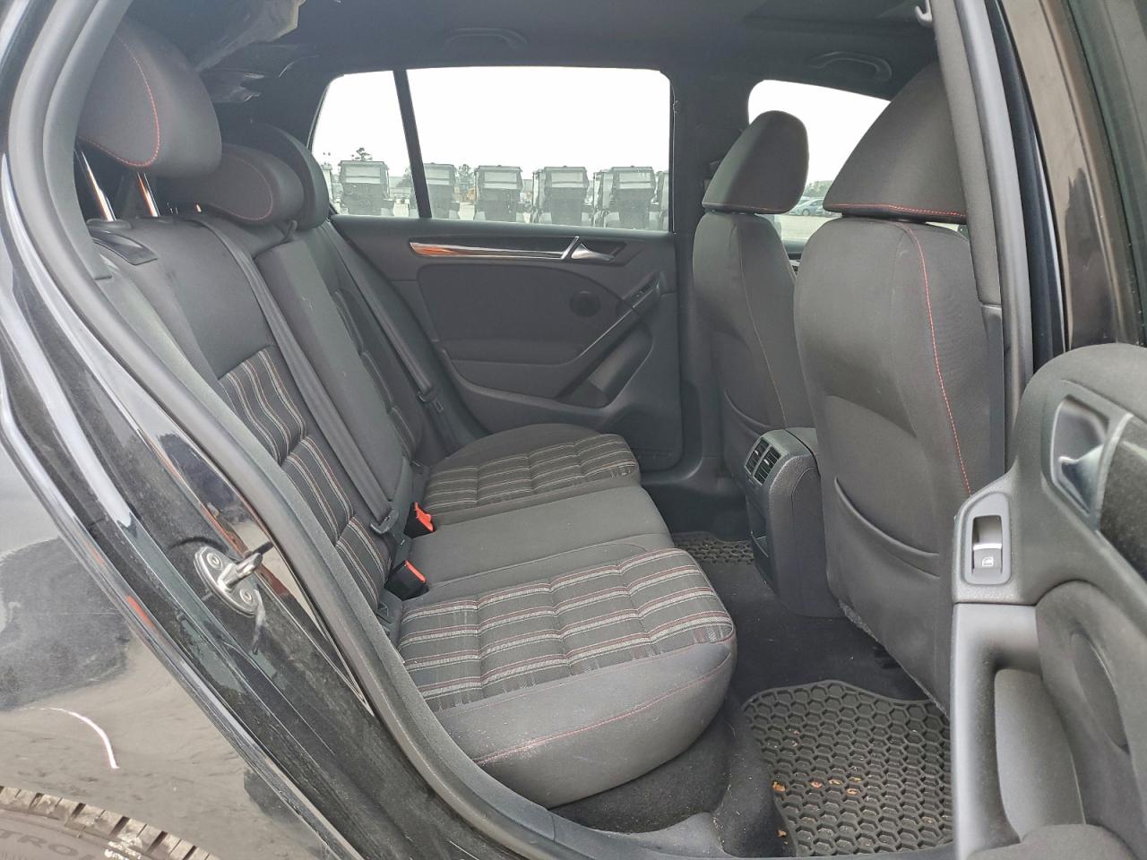 Volkswagen GTI Image 12