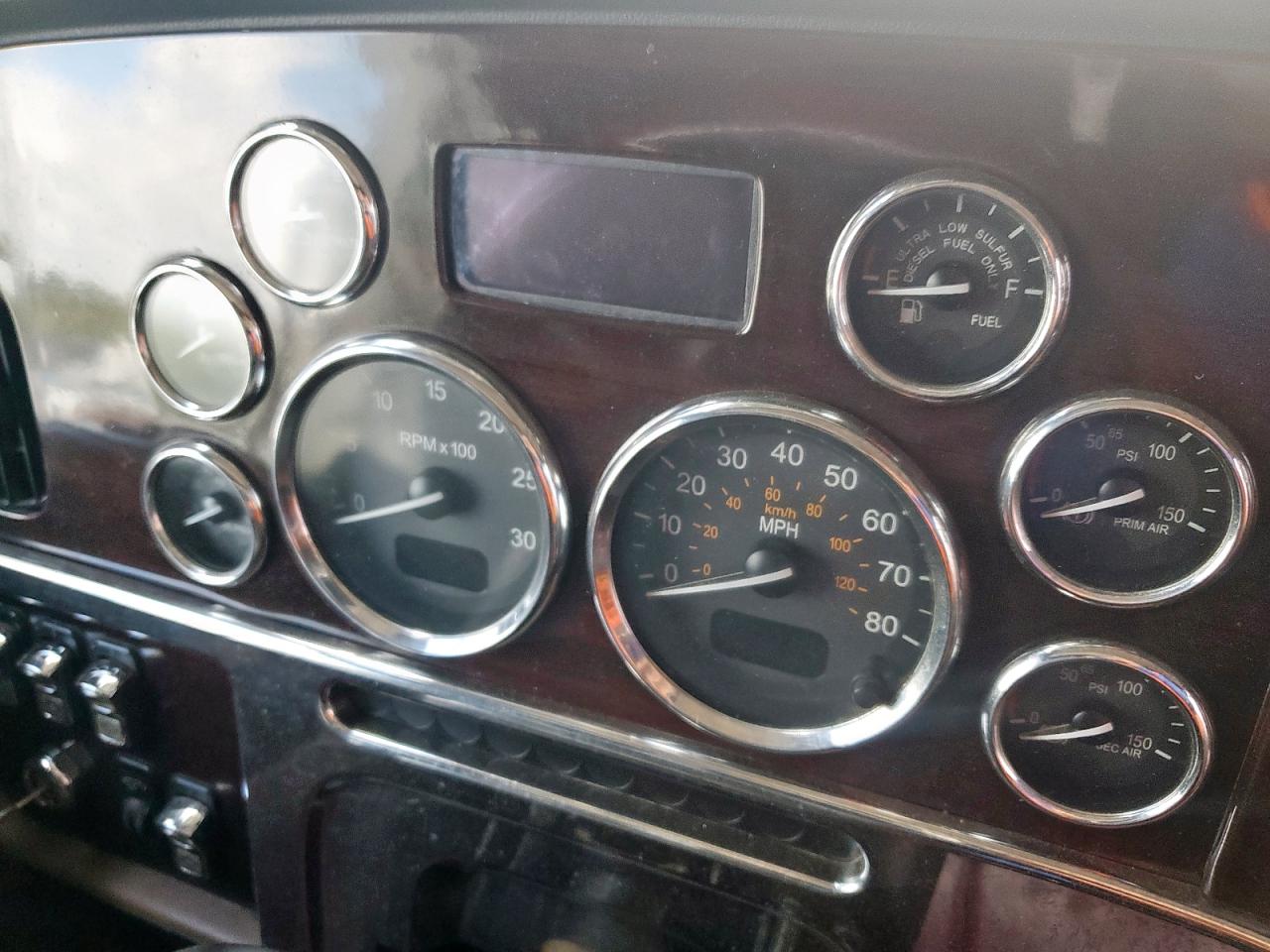 Peterbilt 386 Image 10