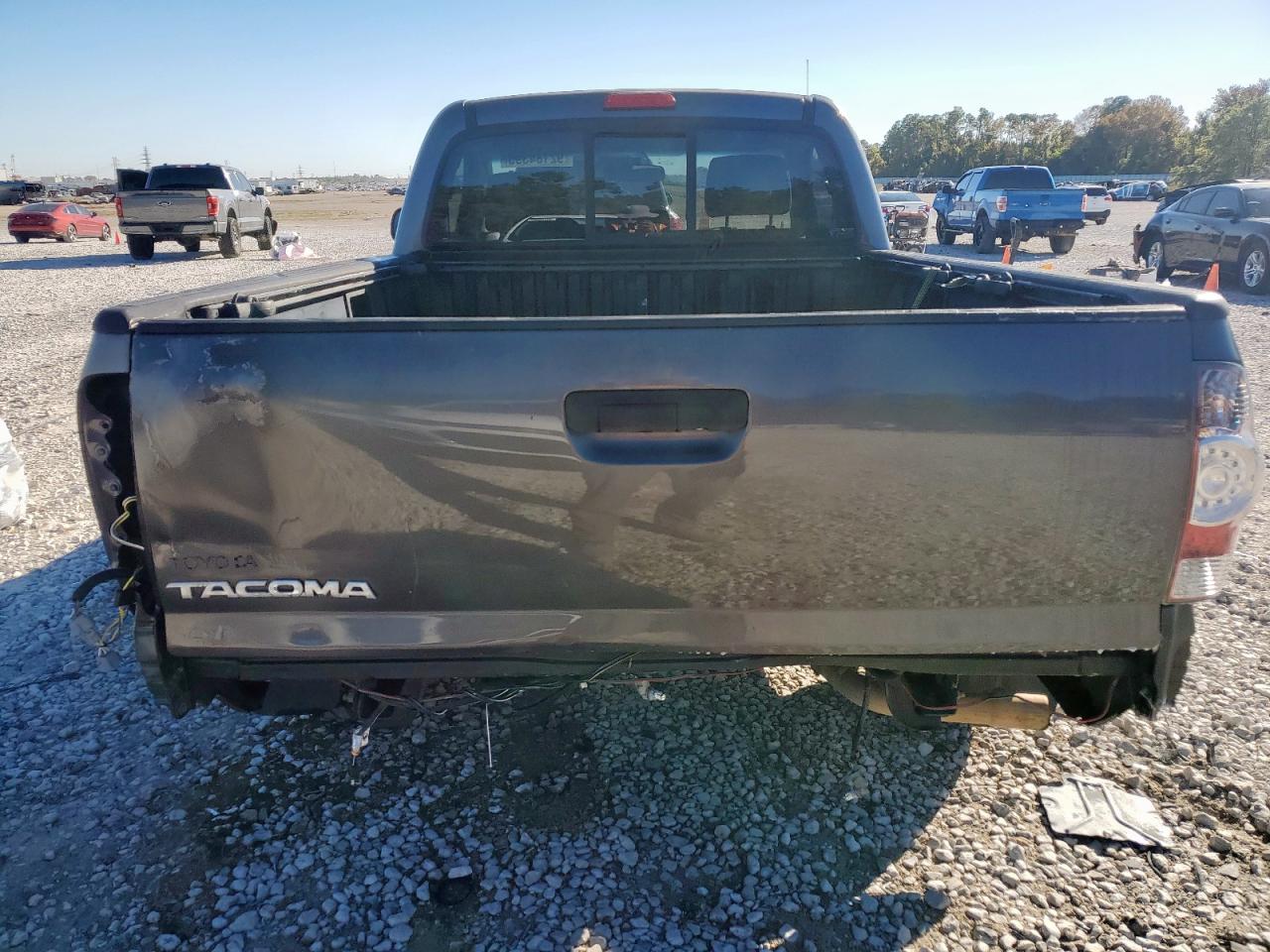 Toyota Tacoma Image 4
