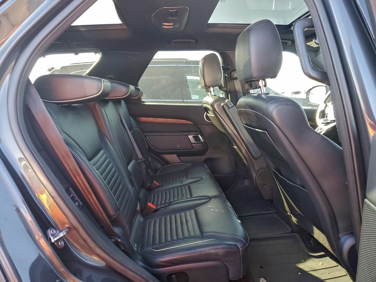 Land Rover Discovery Hse Image 11