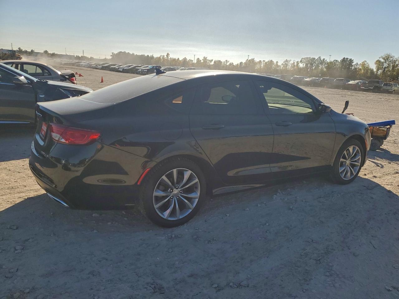 Chrysler 200 S Image 12