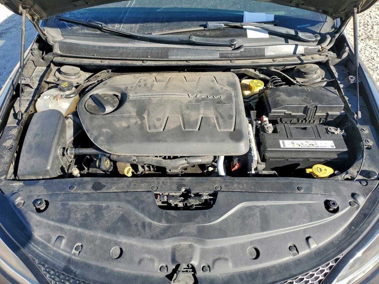 Chrysler 200 S Image 8