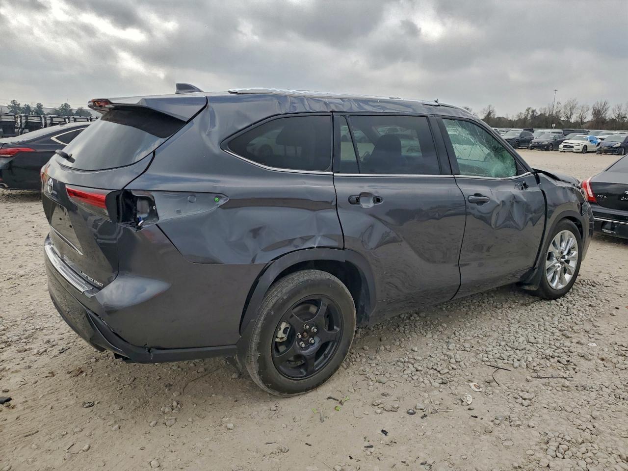 Toyota Highlander Limited Image 3