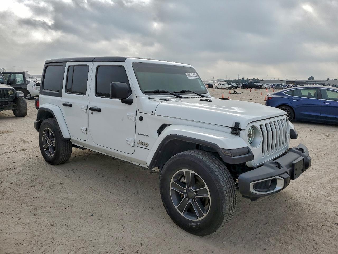Jeep Wrangler Sahara Image 8