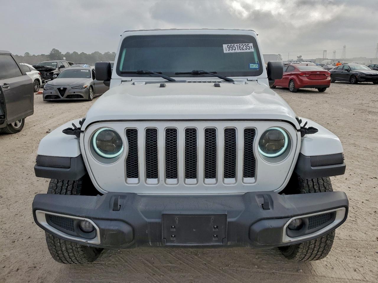 Jeep Wrangler Sahara Image 4