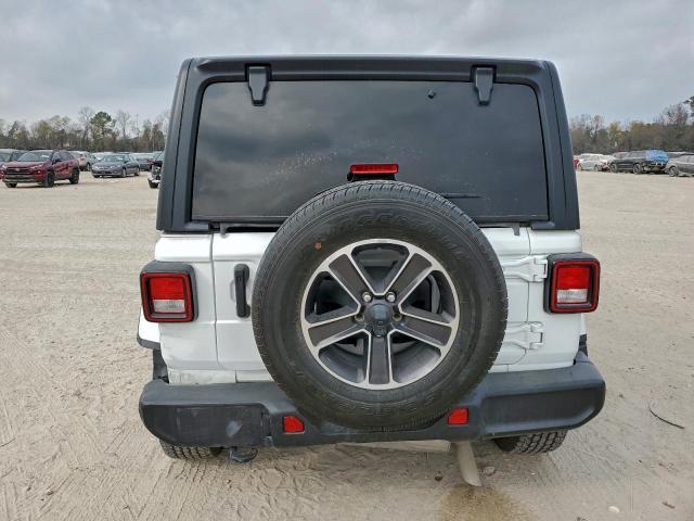 Jeep Wrangler Sahara Image 9