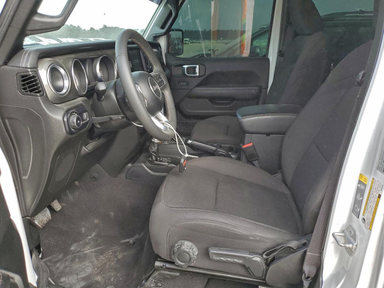 Jeep Wrangler Sahara Image 5