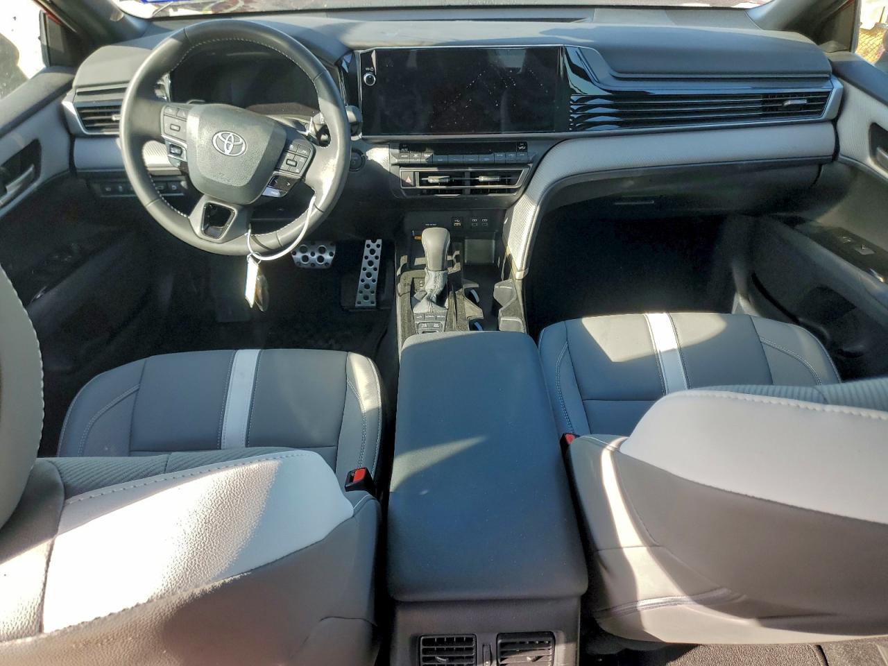 Toyota Camry Xse Image 2