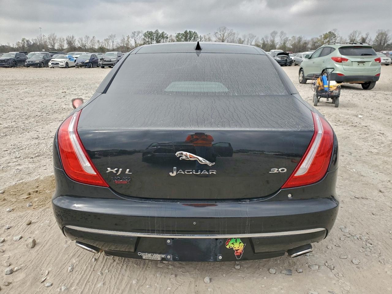 Jaguar XJ Portfolio Image 5