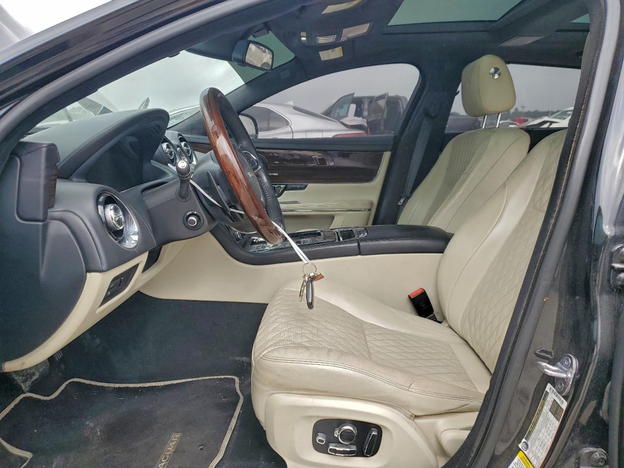 Jaguar XJ Portfolio Image 12