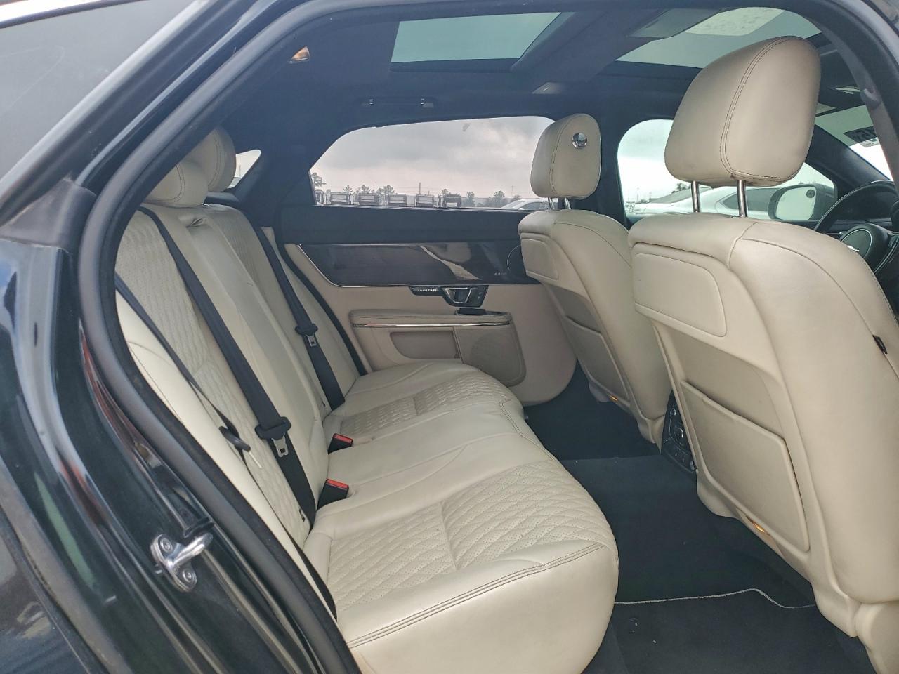 Jaguar XJ Portfolio Image 7