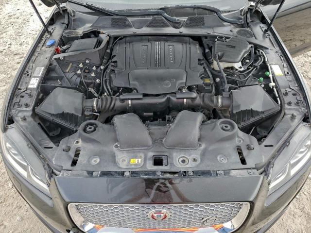 Jaguar XJ Portfolio Image 9