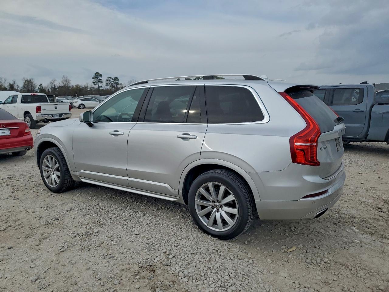 Volvo XC90 T6 Image 3