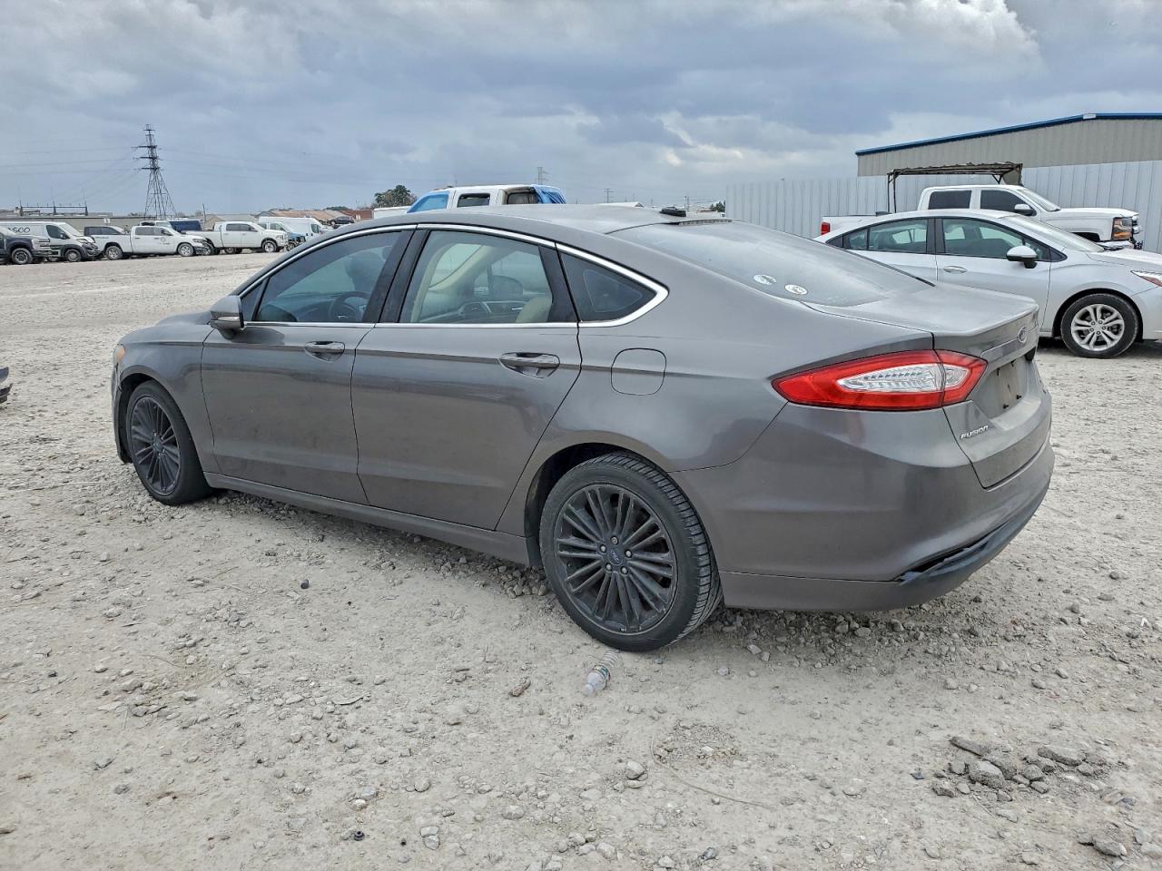 Ford Fusion Se Image 8