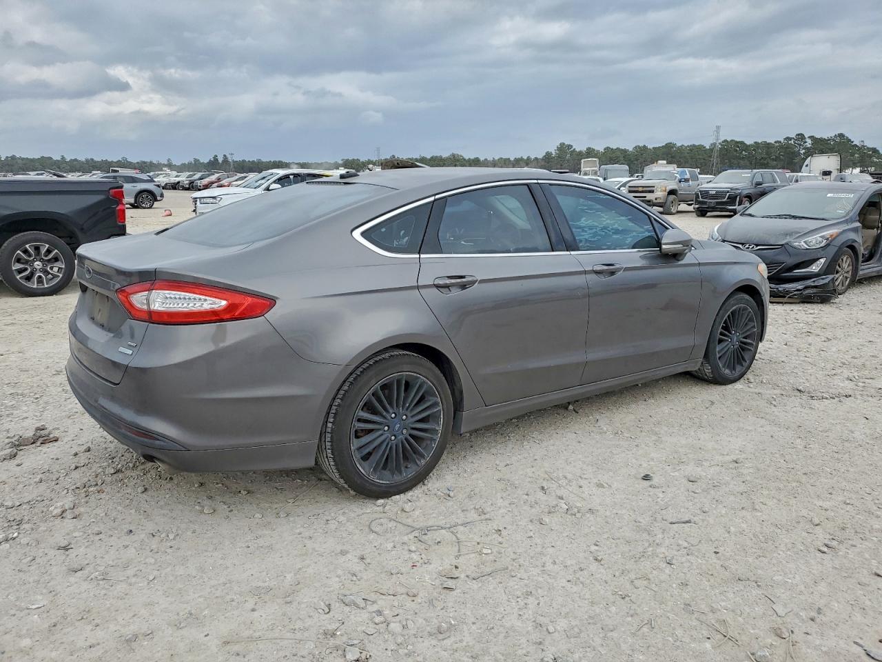 Ford Fusion Se Image 3