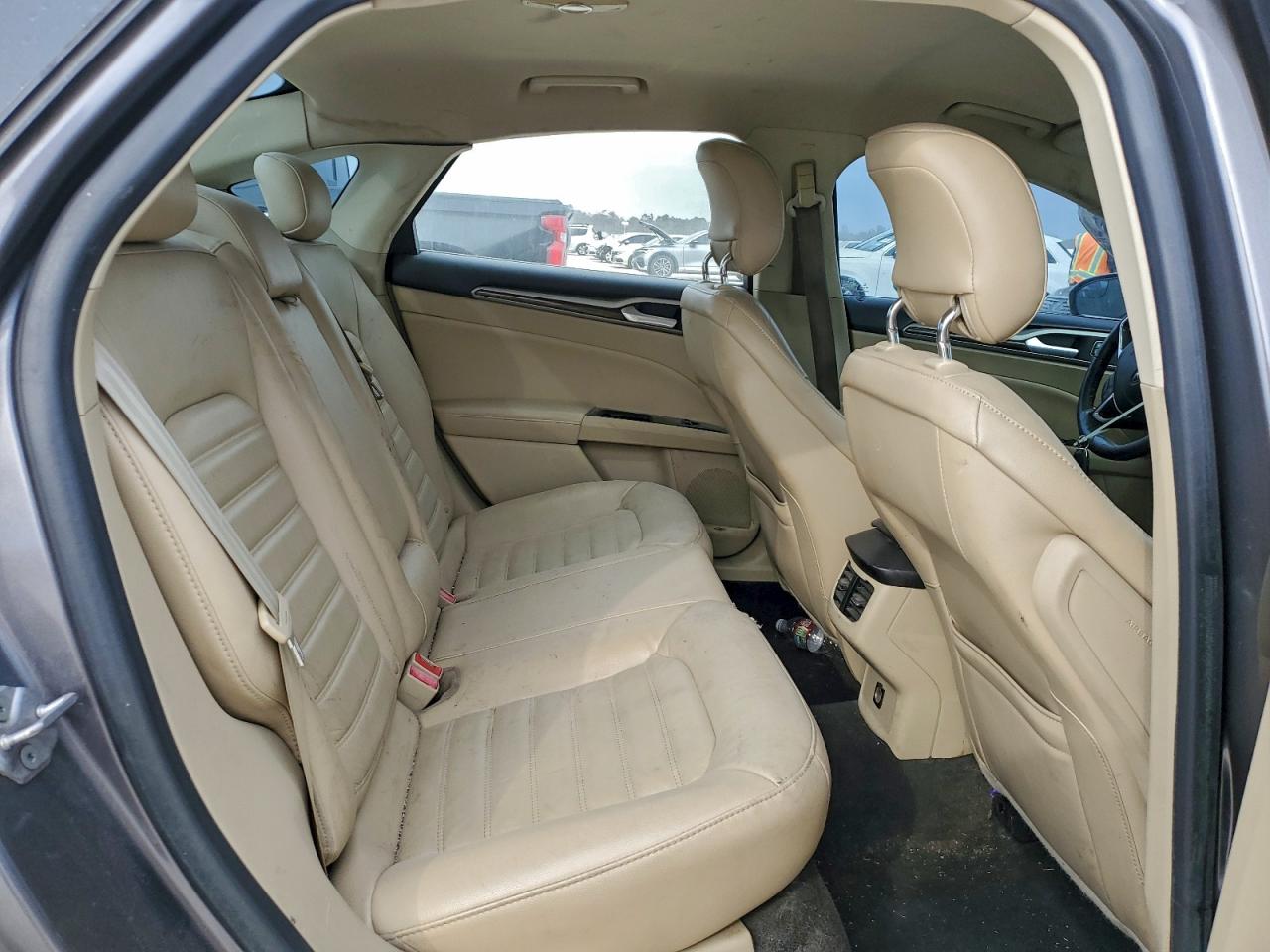 Ford Fusion Se Image 11