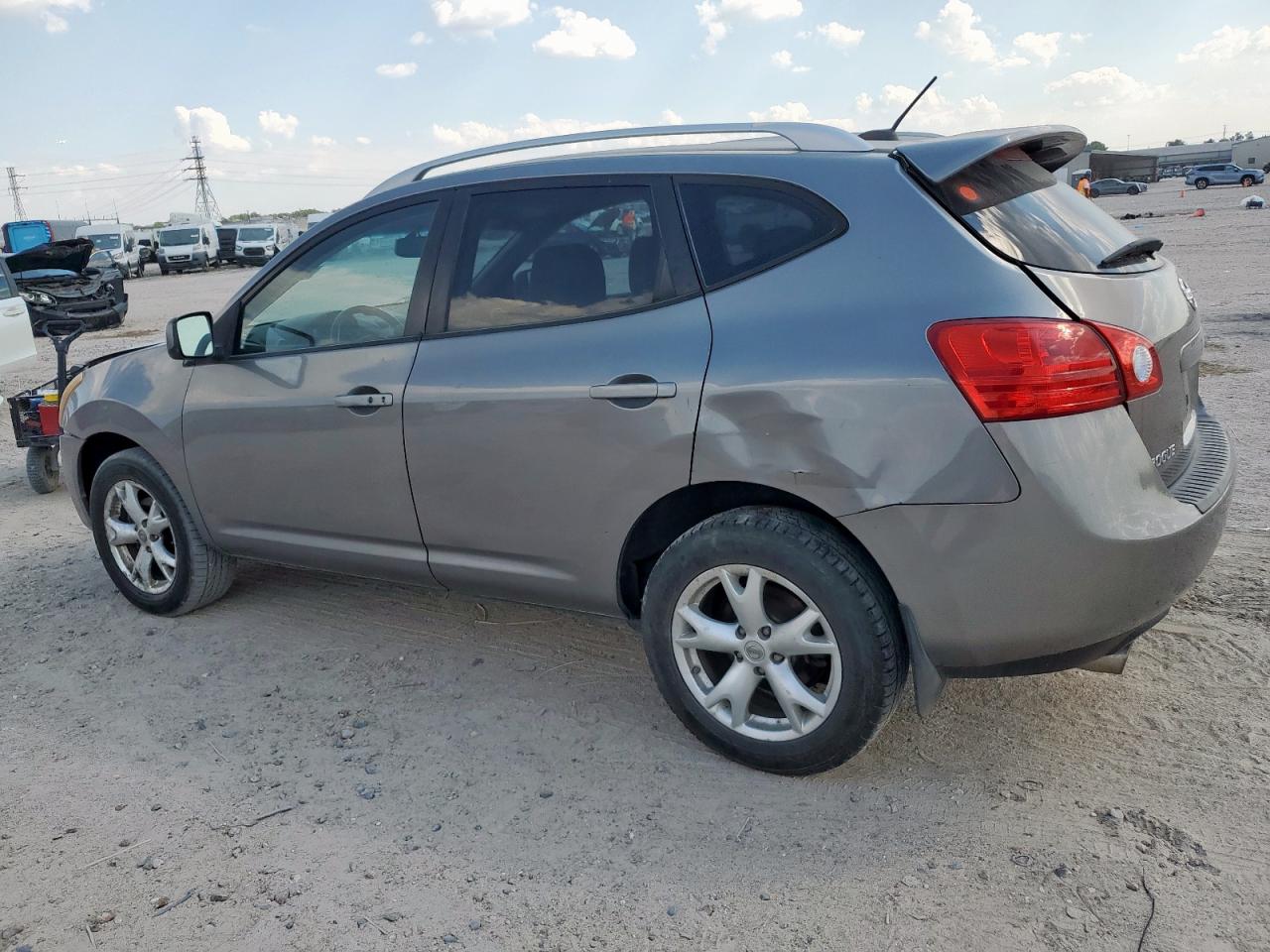 Nissan Rogue S Image 4