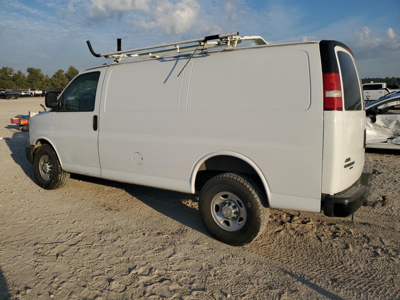 Chevrolet Express Image 12