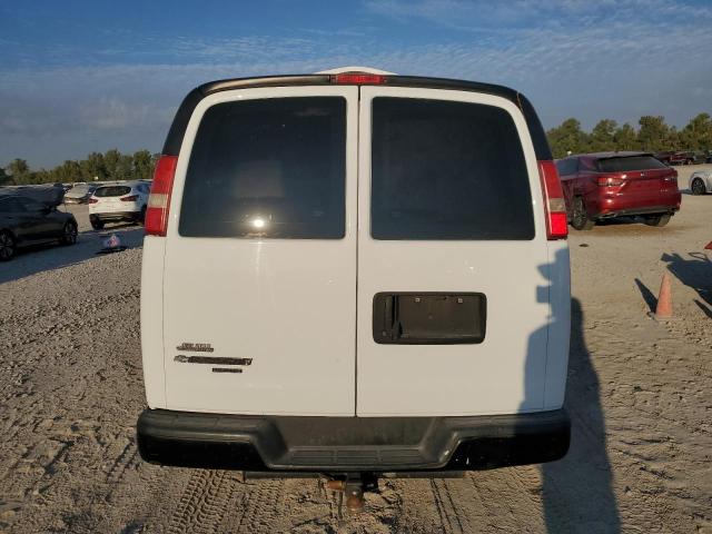 Chevrolet Express Image 4