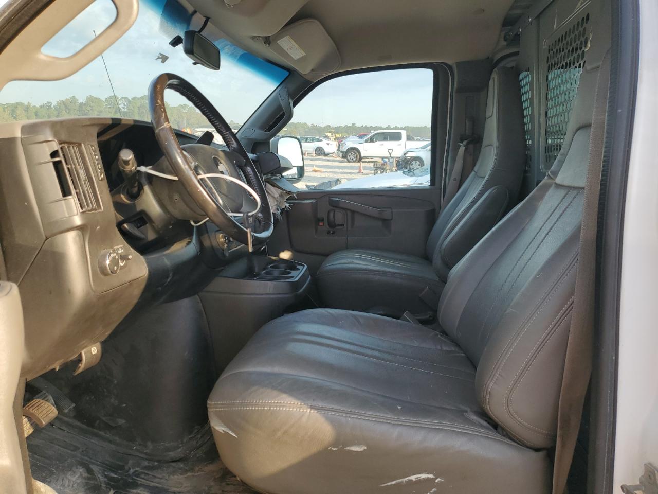 Chevrolet Express Image 6