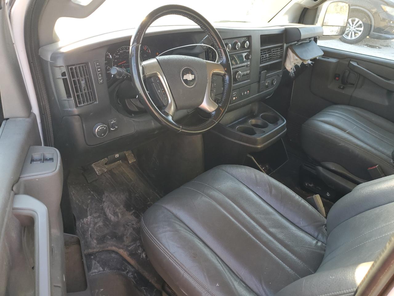 Chevrolet Express Image 8