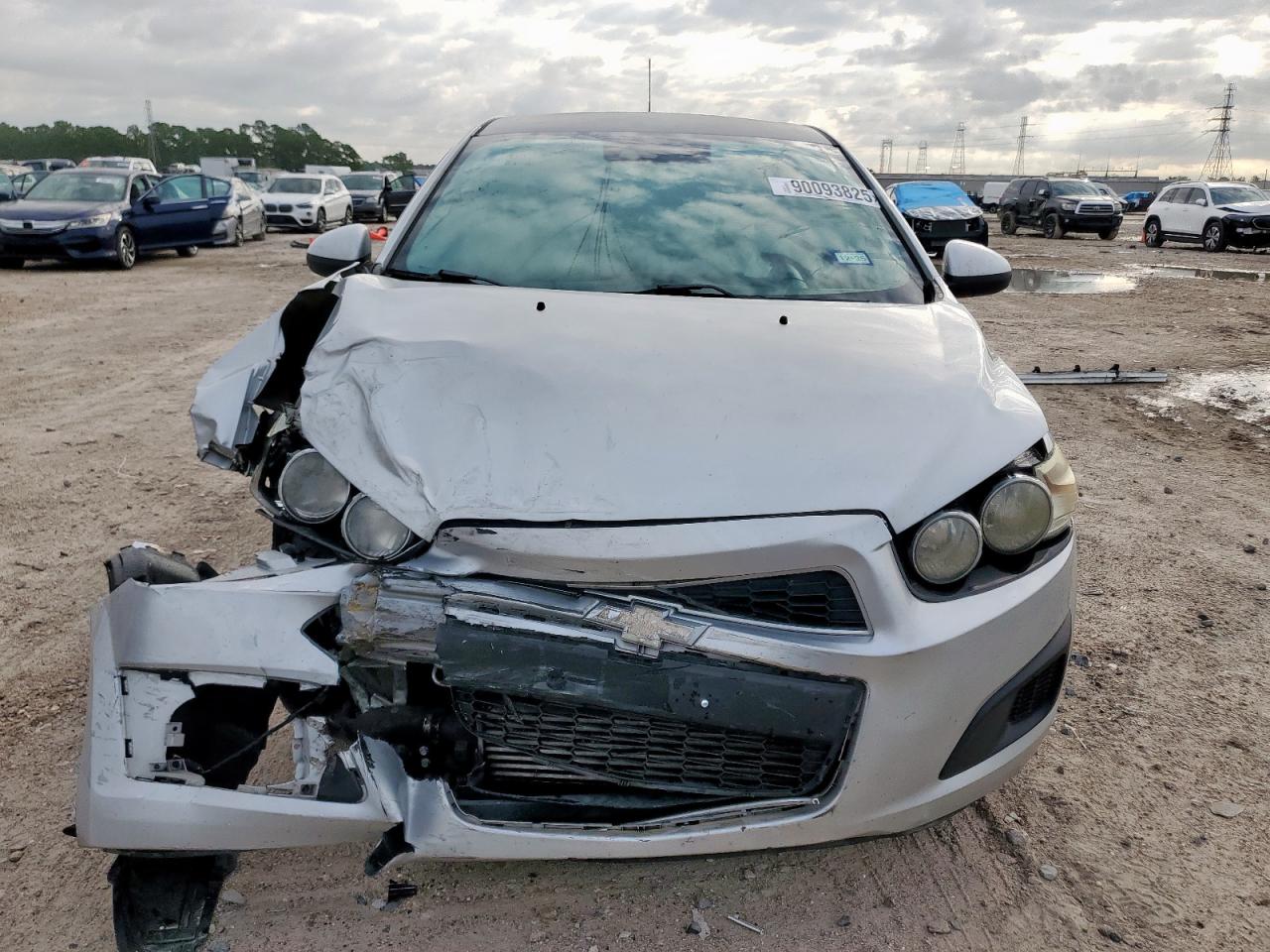 Chevrolet Sonic Lt Image 7