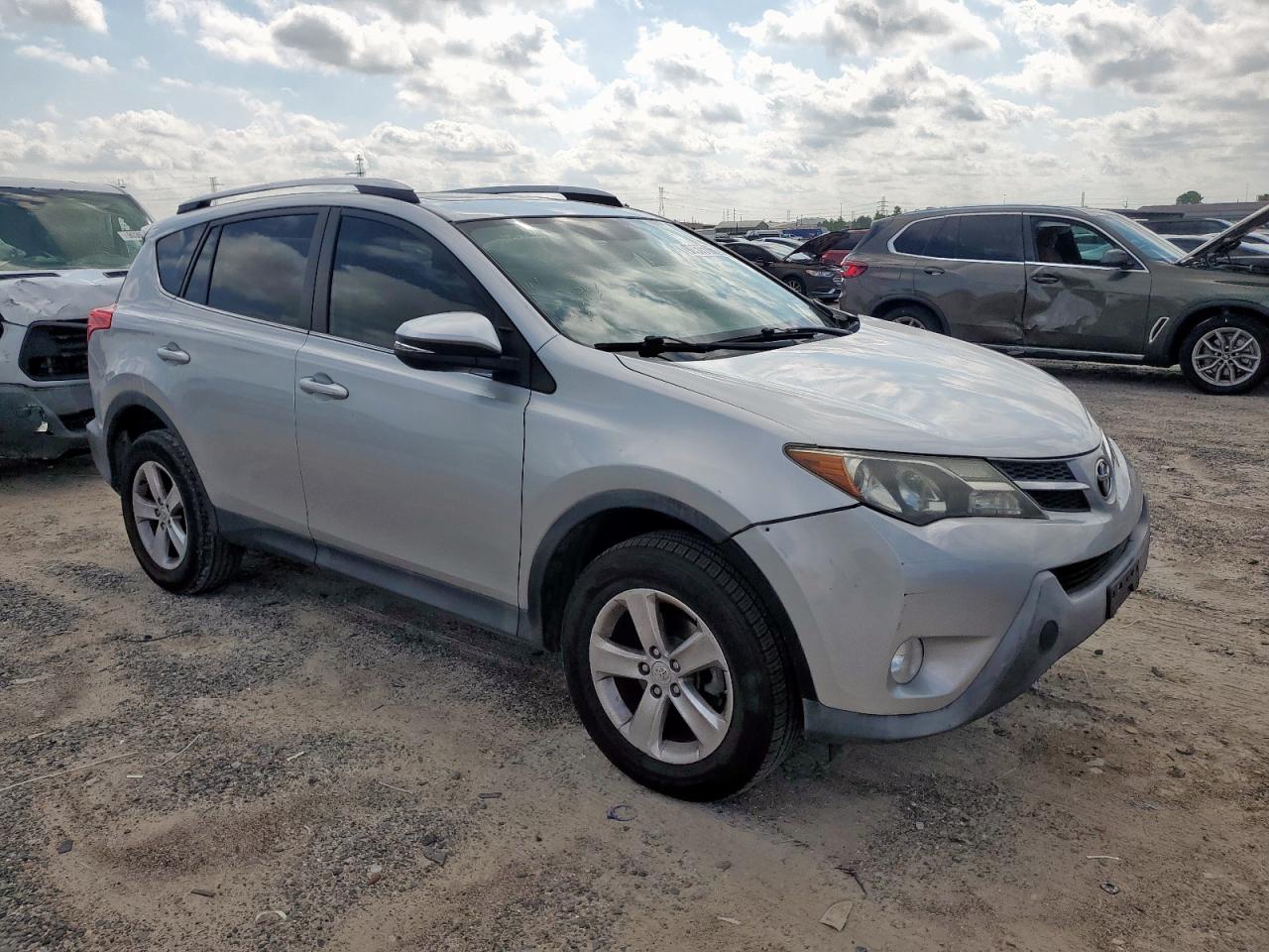 Toyota RAV4 Xle Image 2