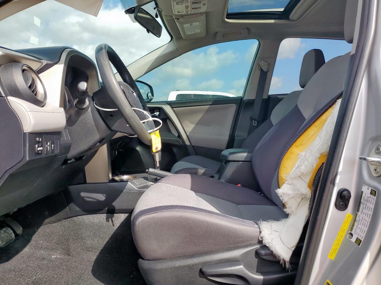 Toyota RAV4 Xle Image 9