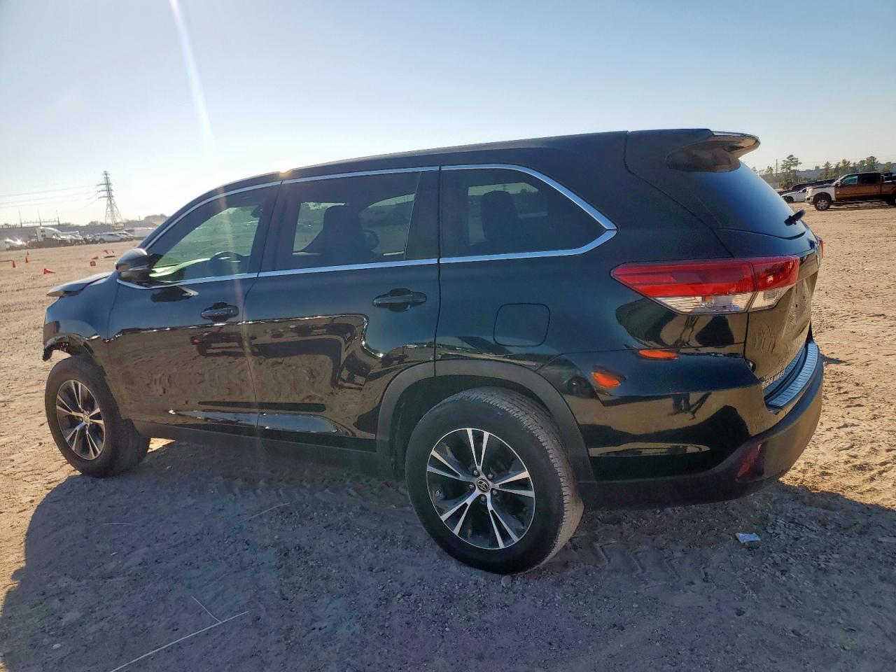 Toyota Highlander Le Image 14