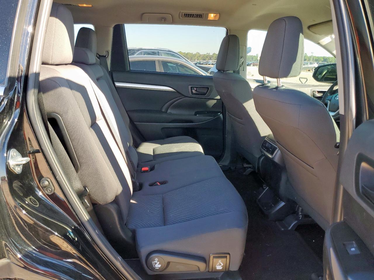 Toyota Highlander Le Image 11