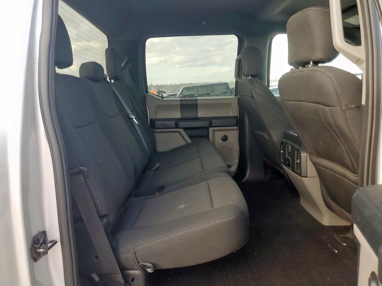 Ford F-150 Supercrew Image 11