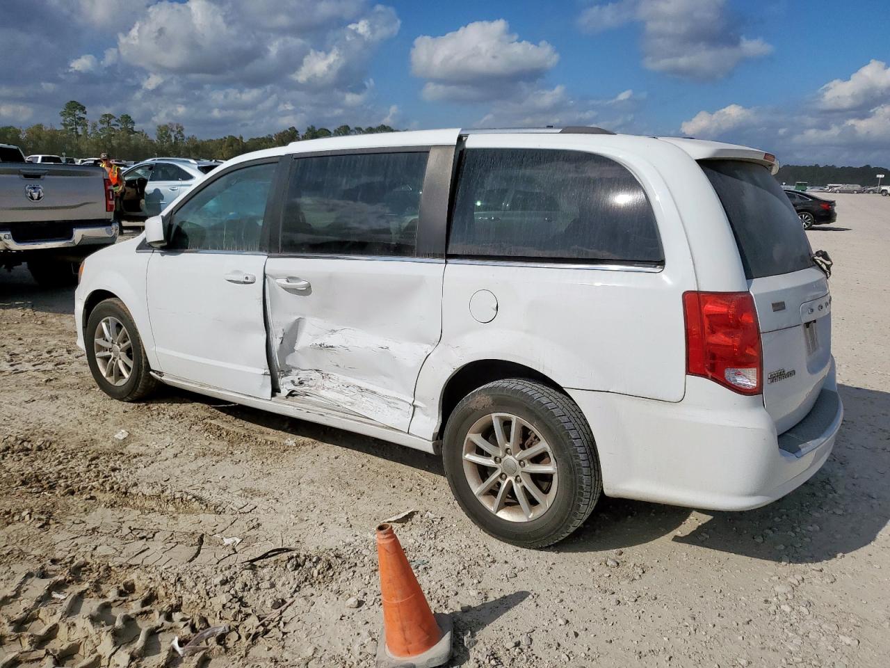 Dodge Caravan Sxt Image 4