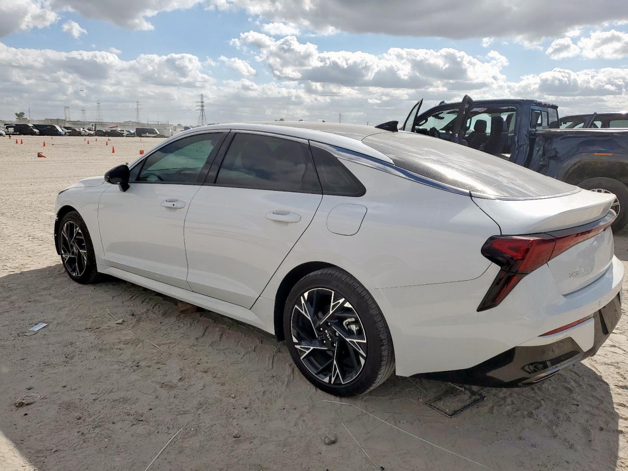 Kia K5 Gt Line Image 2