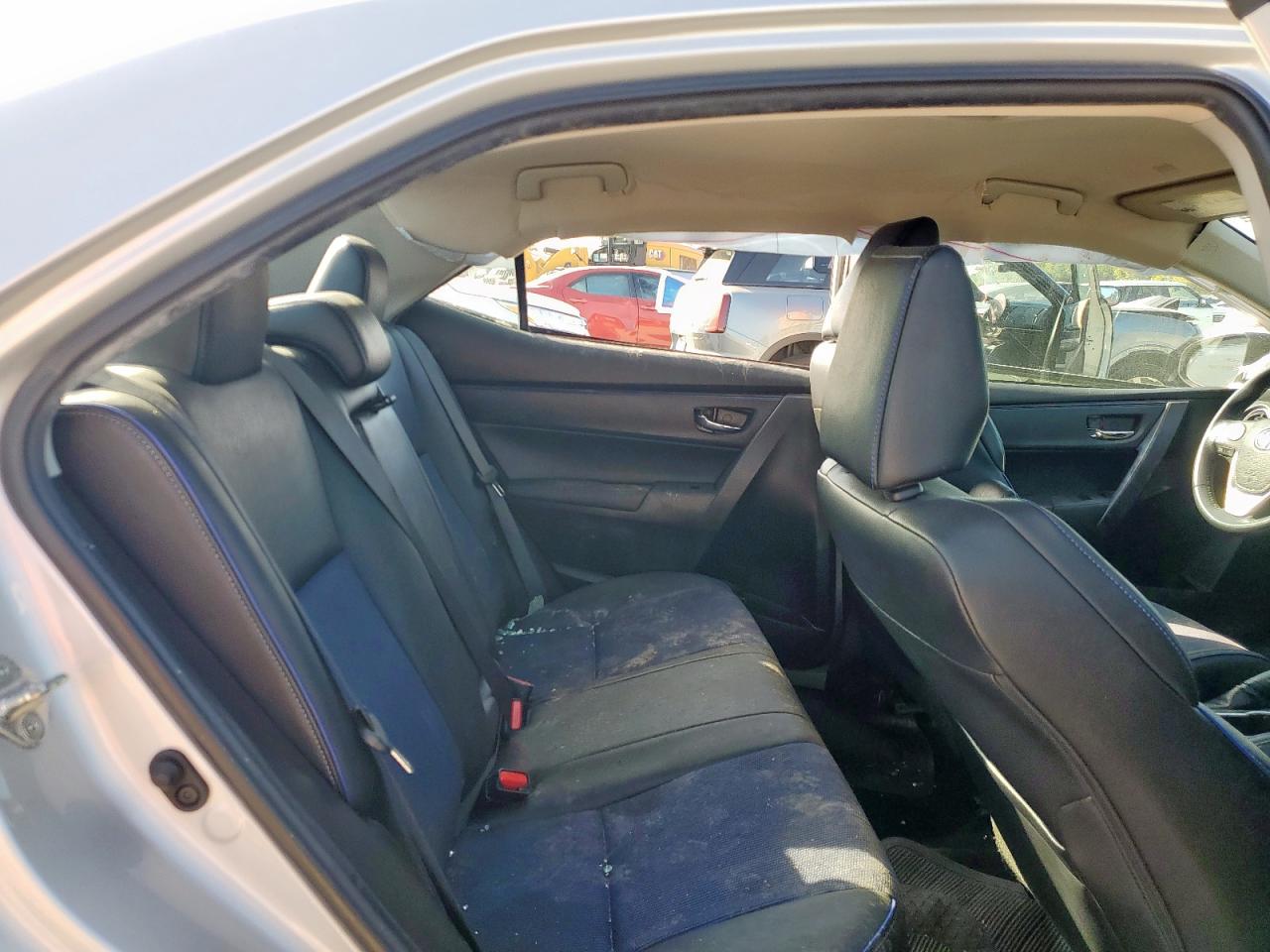 Toyota Corolla L Image 10