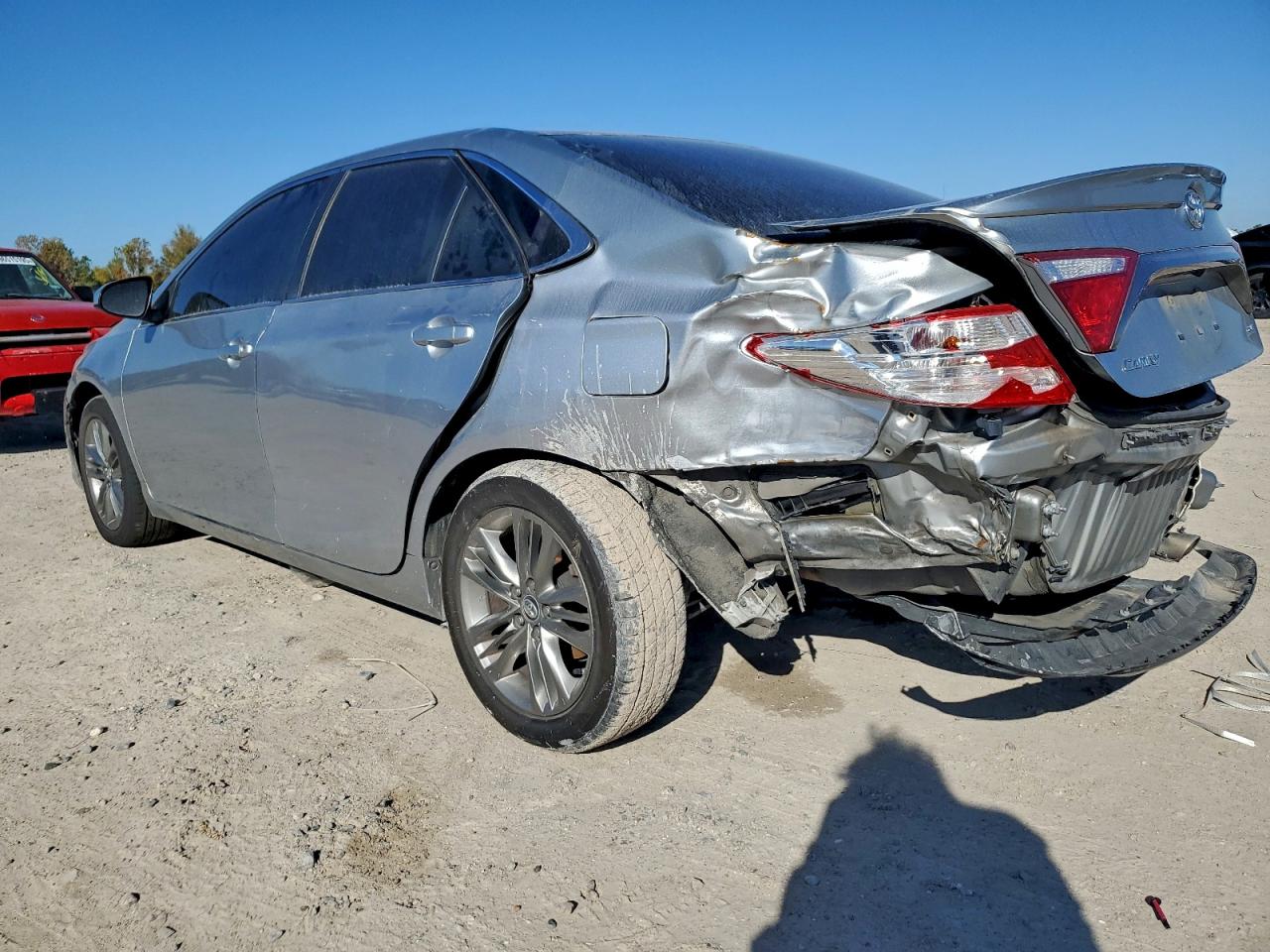 Toyota Camry Le Image 3