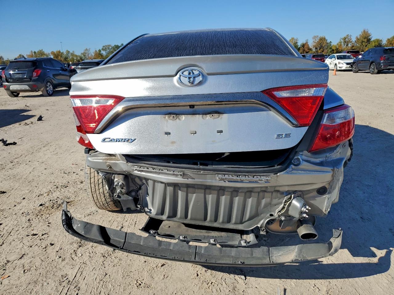 Toyota Camry Le Image 11