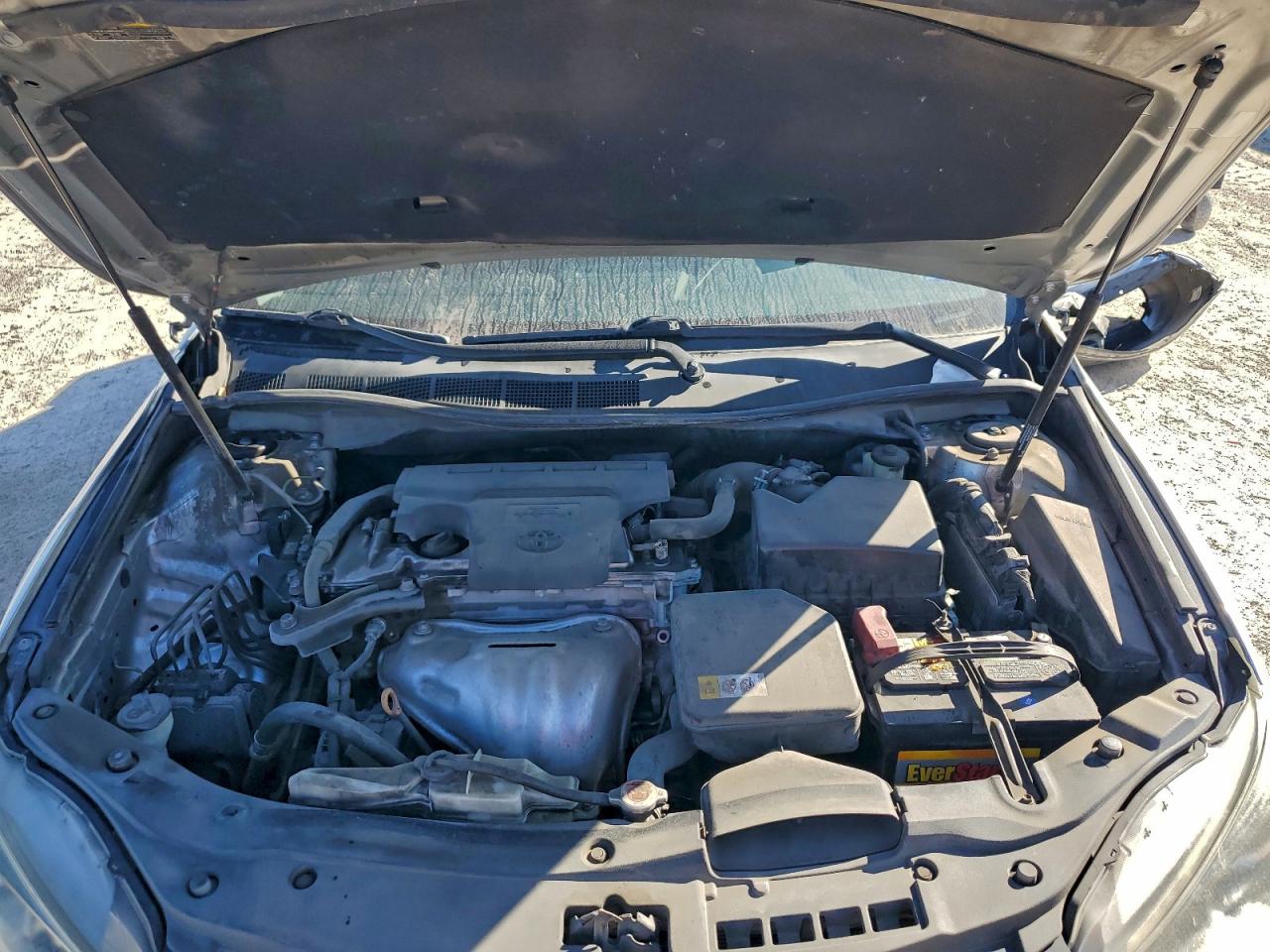 Toyota Camry Le Image 8