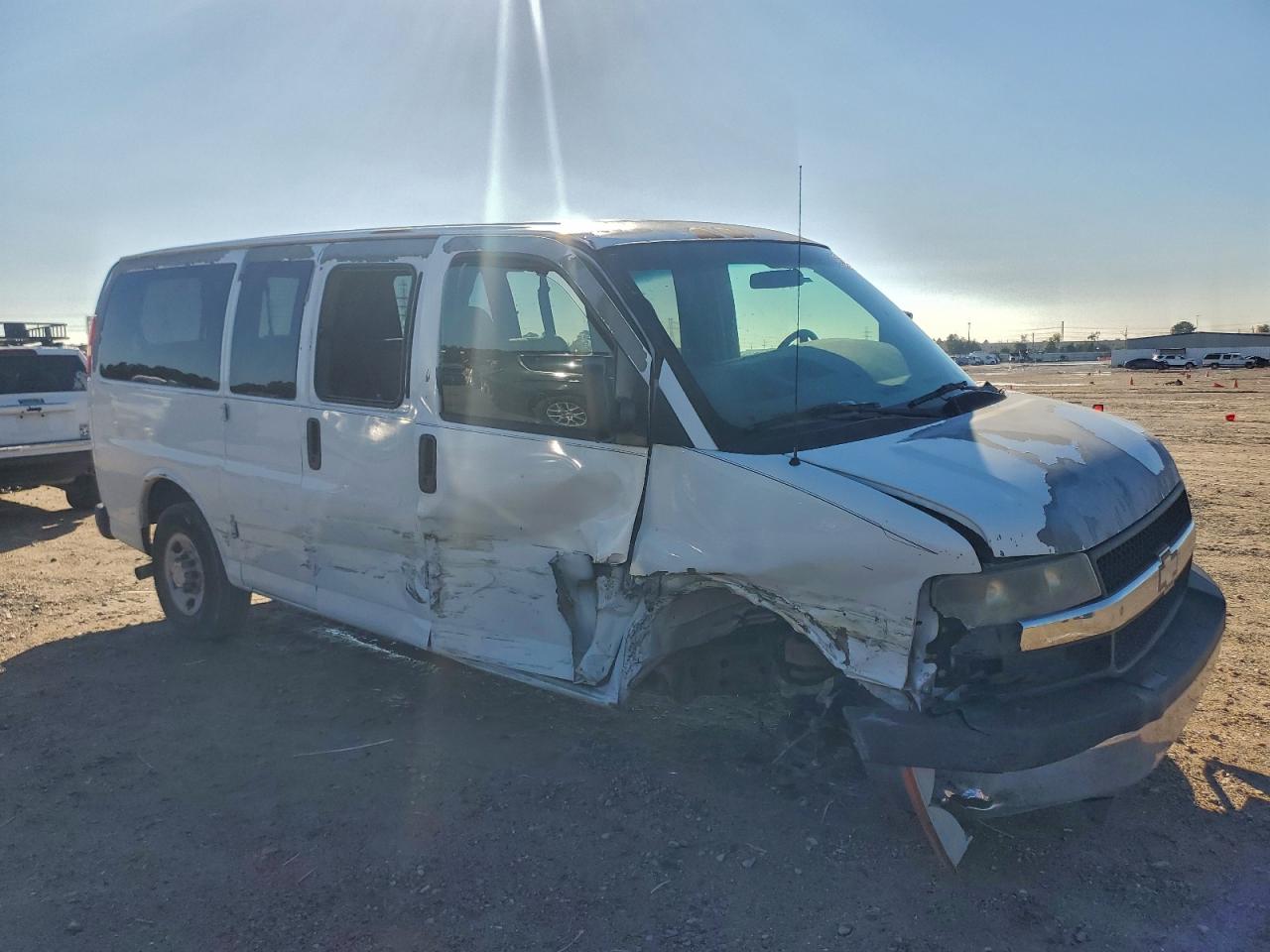 Chevrolet Express Image 3