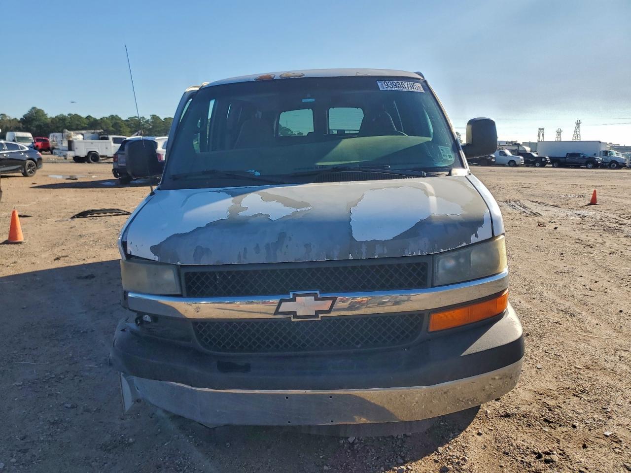Chevrolet Express Image 4
